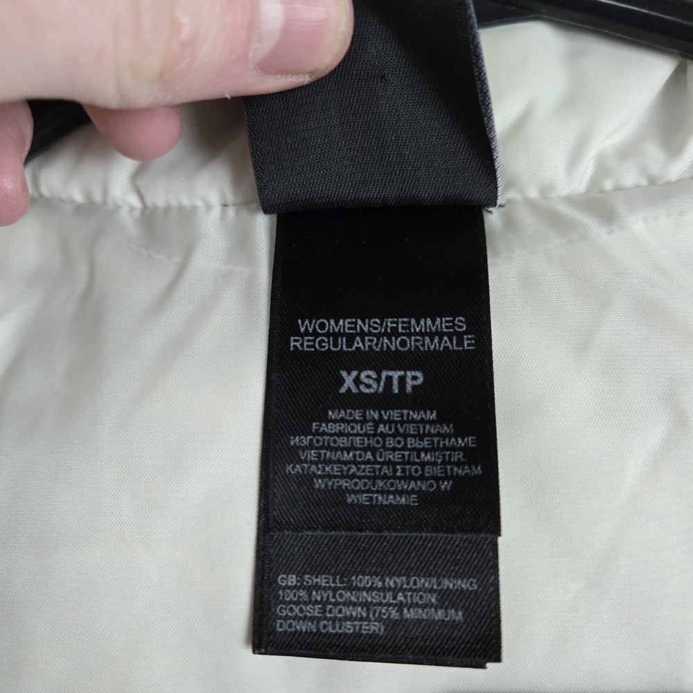The‎ North Face Vest Womens XS Green 550 Down Fill Aconcagua Quilted Hiking - Picture 10 of 16
